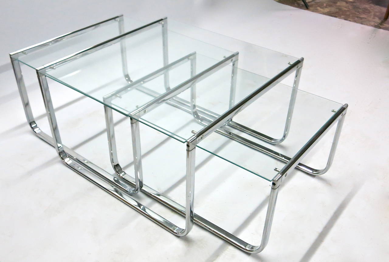Set of Three Nesting Tables, All Labeled, Made in Italy, circa 1970 In Excellent Condition In Jersey City, NJ