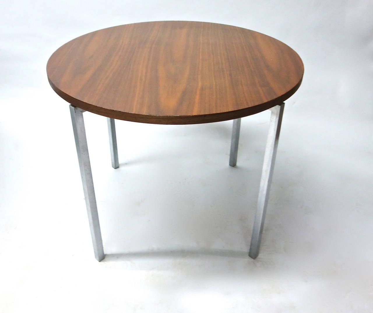 Pair of Round Side Tables by Florence Knoll circa 1960 In Excellent Condition In Jersey City, NJ