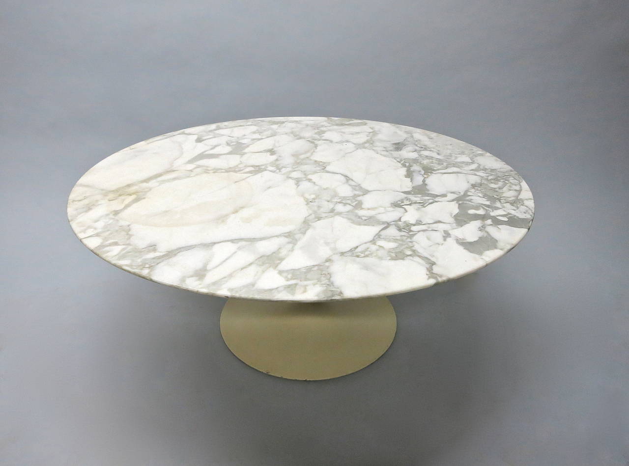 Round Marble Coffee Table Designed by Eero Saarinen for Knoll, USA, circa 1960 In Good Condition In Jersey City, NJ