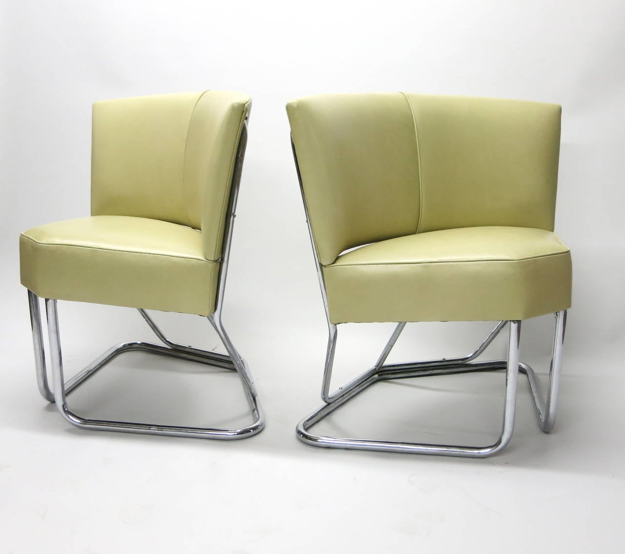 Pair or Arched Back Chairs by Thonet, USA Circa 1940 In Good Condition In Jersey City, NJ