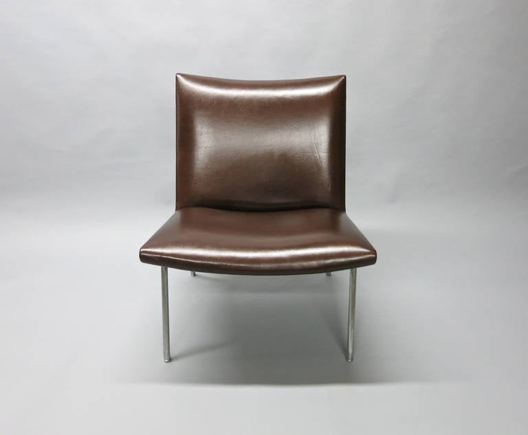 Vintage original CH-401 Airport Lounge chair designed by Hans Wegner in 1958  upholstered in brown leather. The chair is from the original series, fabricated in 1958 through the 60's.