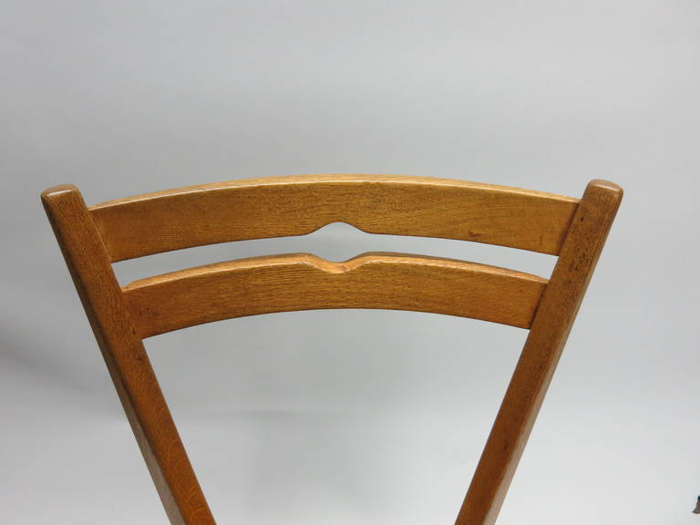 Set of Four French Dining Chairs by Guillerme et Chambron in Oak, circa 1950 In Good Condition In Jersey City, NJ