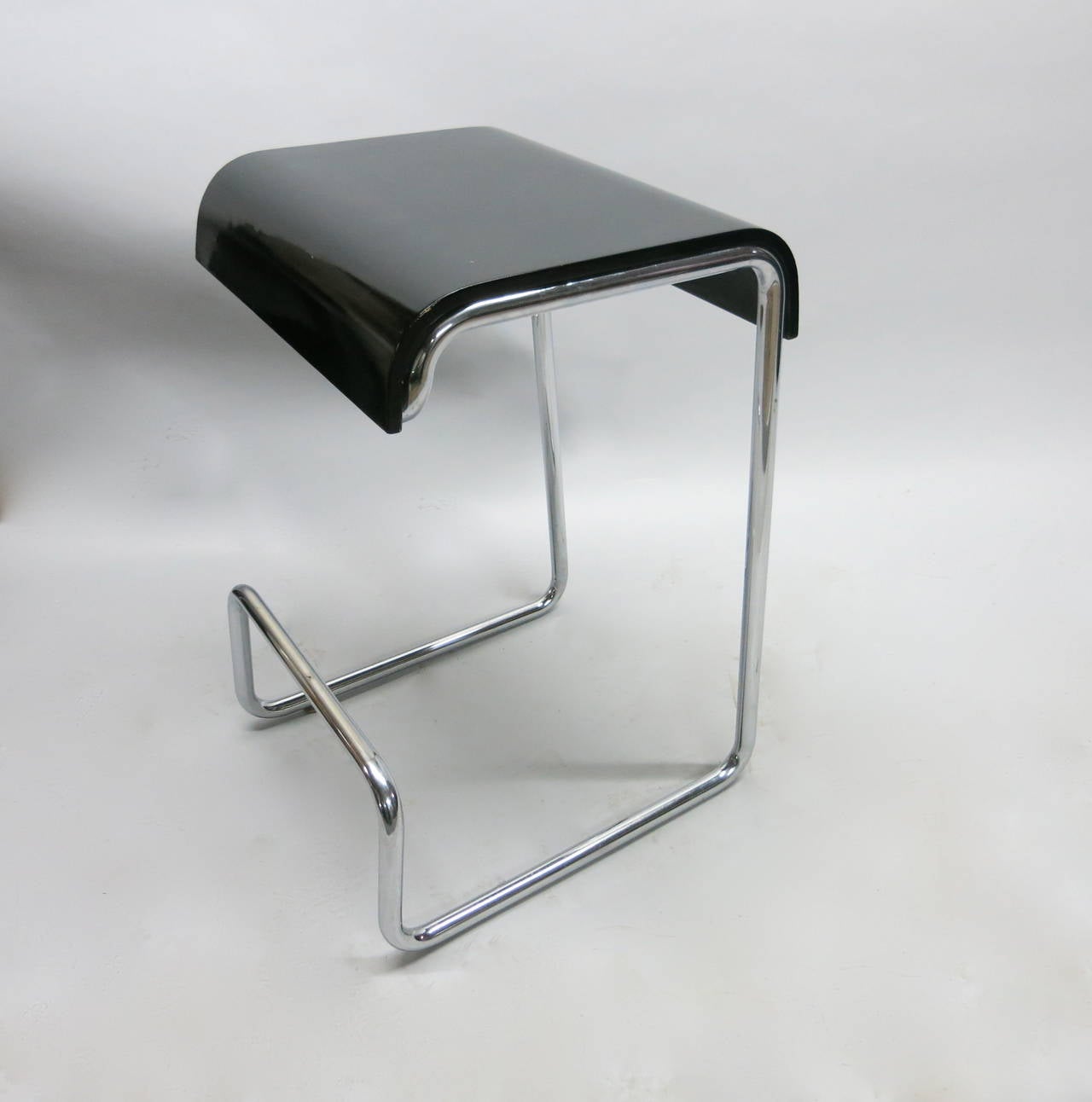 Set of Six Stools in Chrome with Bentwood Seats, circa 1975 Made in USA In Good Condition In Jersey City, NJ