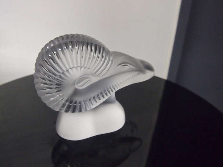 Ram's Head Sculpture in Frosted Crystal Signed Lalique R France In Excellent Condition In Jersey City, NJ