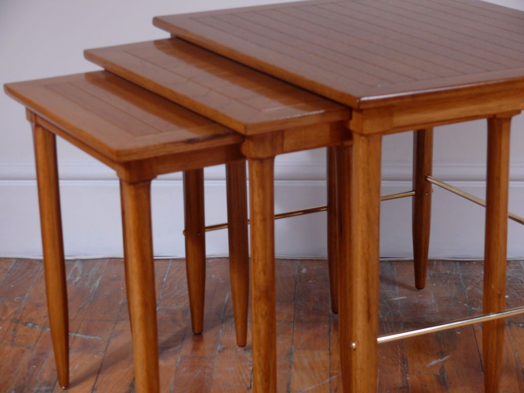 Set of Midcentury Oak Nesting Tables In Excellent Condition For Sale In New York, NY