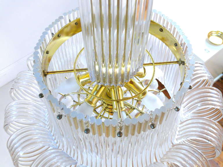Mid-Century Modern Scrolled Lucite and Brass Chandelier in the Manner of Grosfeld House For Sale
