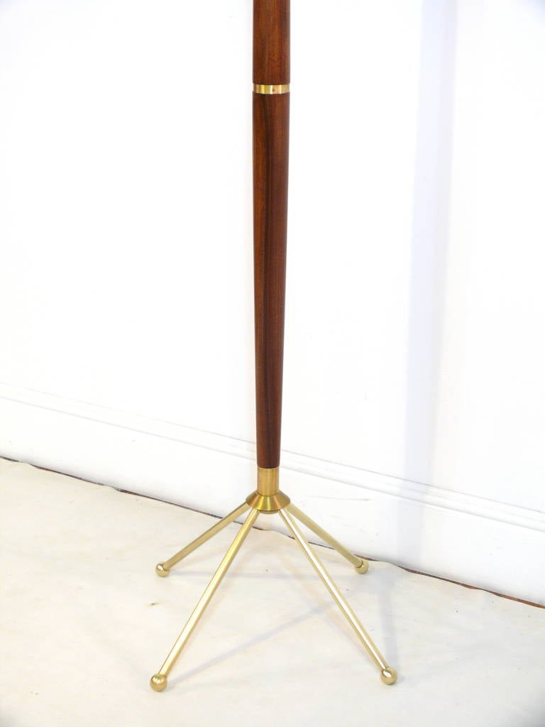 Mid-Century Modern Walnut and Brass Coat Stand in the Manner of Gio Ponti For Sale