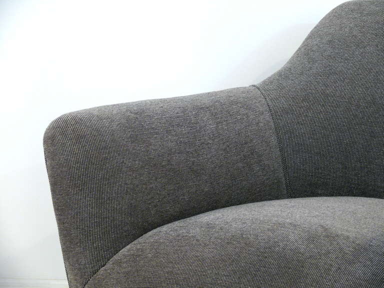Pair of Saarinen Style Armchairs In Excellent Condition In New York, NY