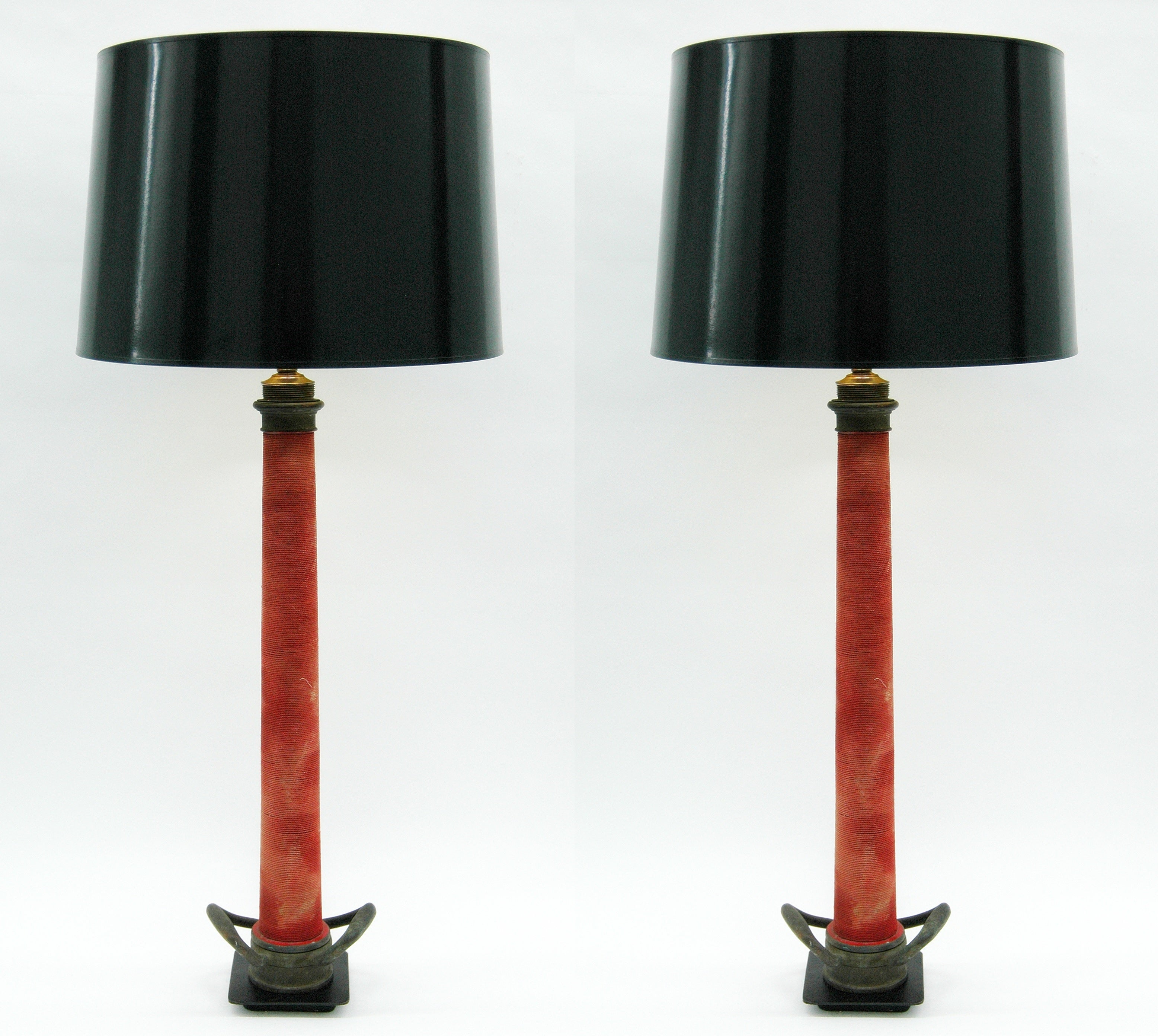 Paire de vieilles lampes de table en tuyau d'incendie