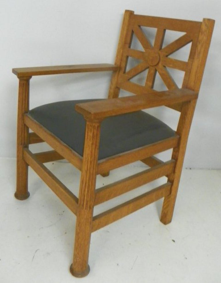 Arts and Crafts Pair of Arts & Crafts Oak and Leather Armchairs