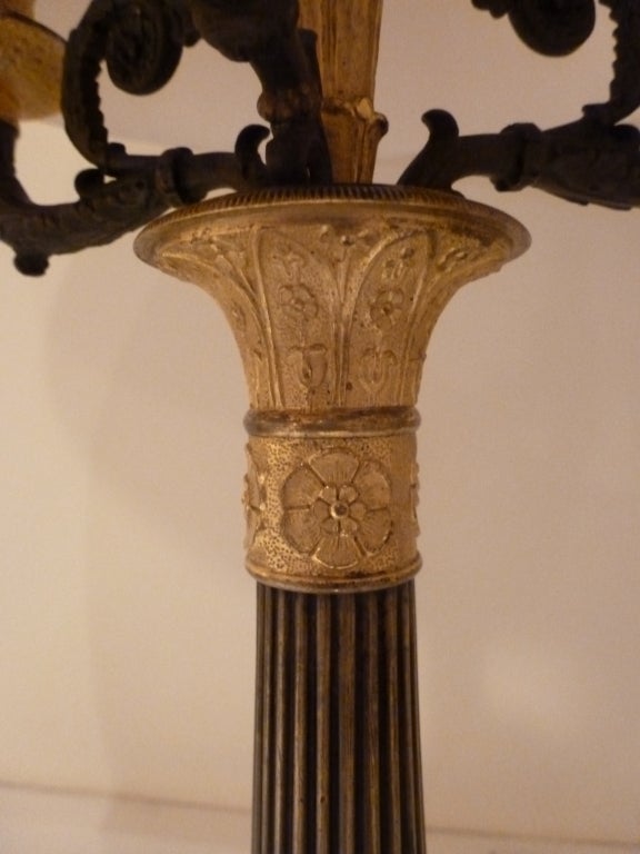 Lampe candélabre Empire en bronze doré de qualité Bon état - En vente à NYC, NY