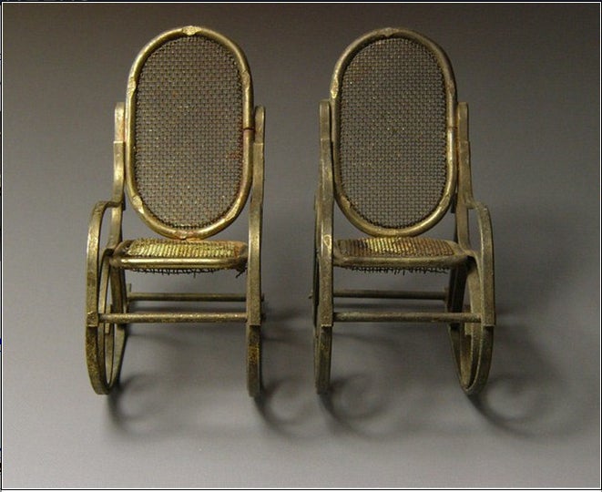 Chinese Pair Adorable Miniature Rockers in Bronze For Sale