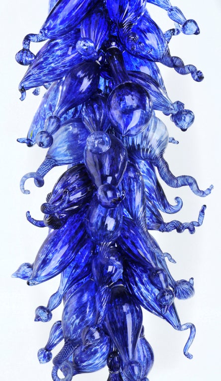 Fine and large blue glass chandelier in the manner of Seattle glass artisan Dale Chihuly. 

Height: 40