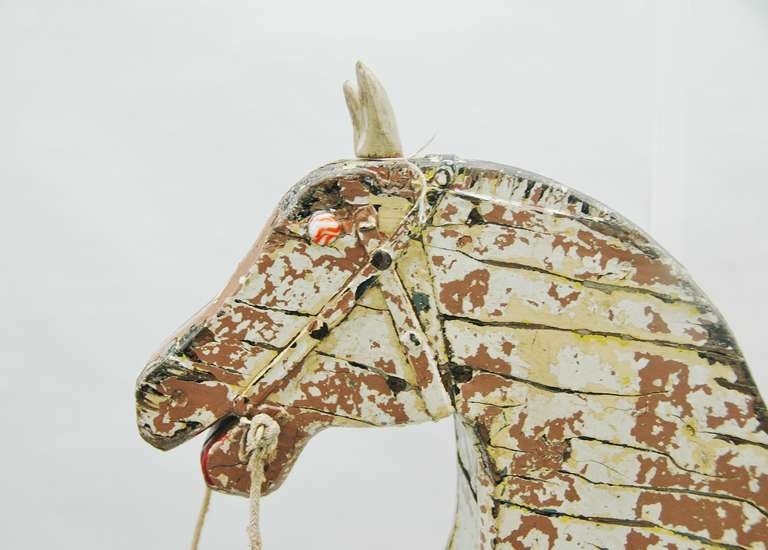 Primitif Impressionnant cheval de manège à bascule en bois ancien - PRIX DE VENTE