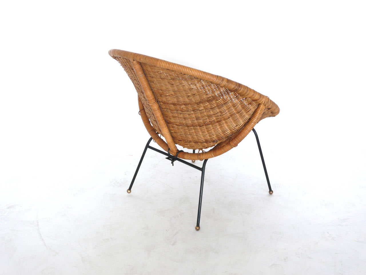 bucket wicker chair