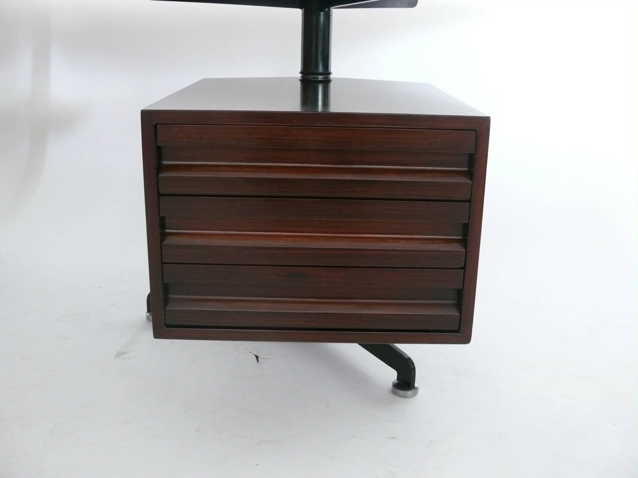 Large Rosewood Desk by Osvaldo Borsani for Techno Milano 2