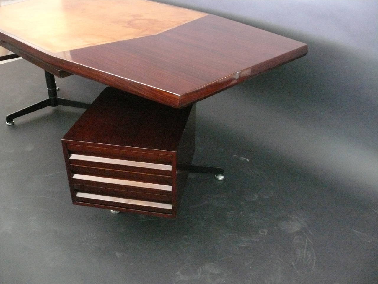 Large Rosewood Desk by Osvaldo Borsani for Techno Milano In Excellent Condition In Beverly Hills, CA