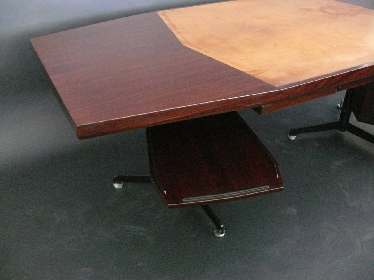 20th Century Large Rosewood Desk by Osvaldo Borsani for Techno Milano