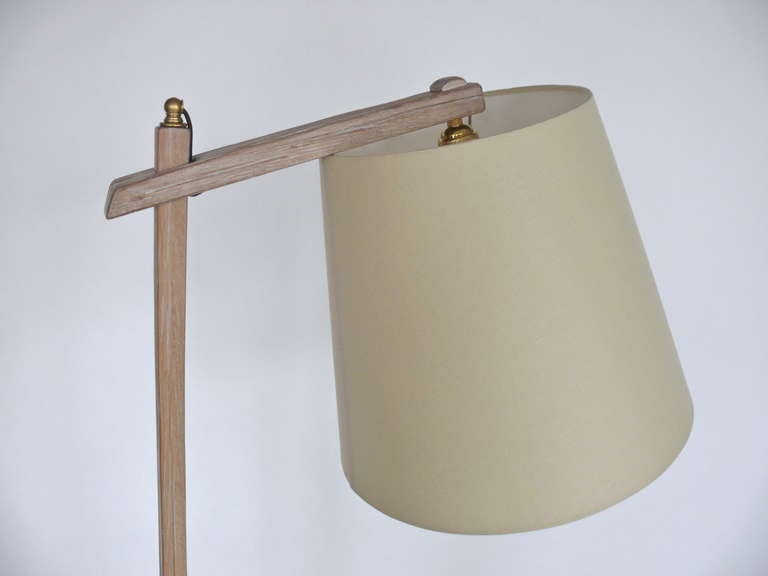 Oak Floor Lamp with Table by Brandt Ranch In Excellent Condition In Beverly Hills, CA