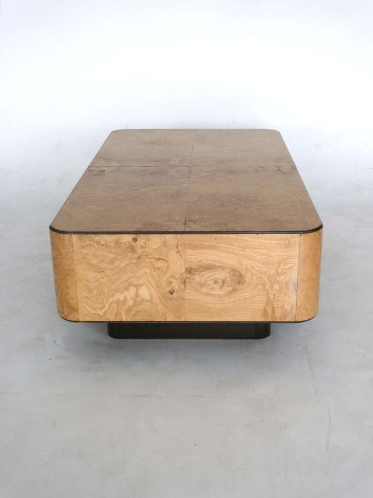 20th Century Burled Maple Wood Coffee Table in the style of Milo Baughman