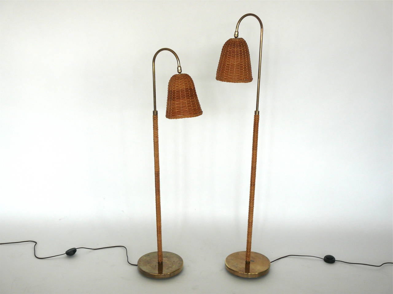 Pair of Rattan and Brass Floor Lamps In Excellent Condition In Beverly Hills, CA