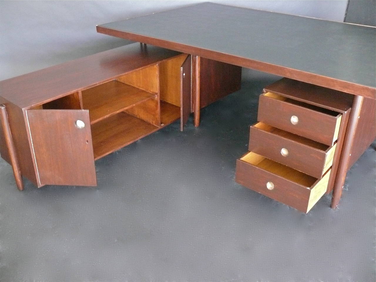 Desk by Pierre Jeanneret 2