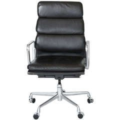 Eames Soft Pad Desk Chair