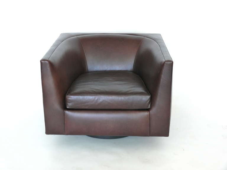 Pair of Leather Cube Swivel Chairs In Excellent Condition In Beverly Hills, CA