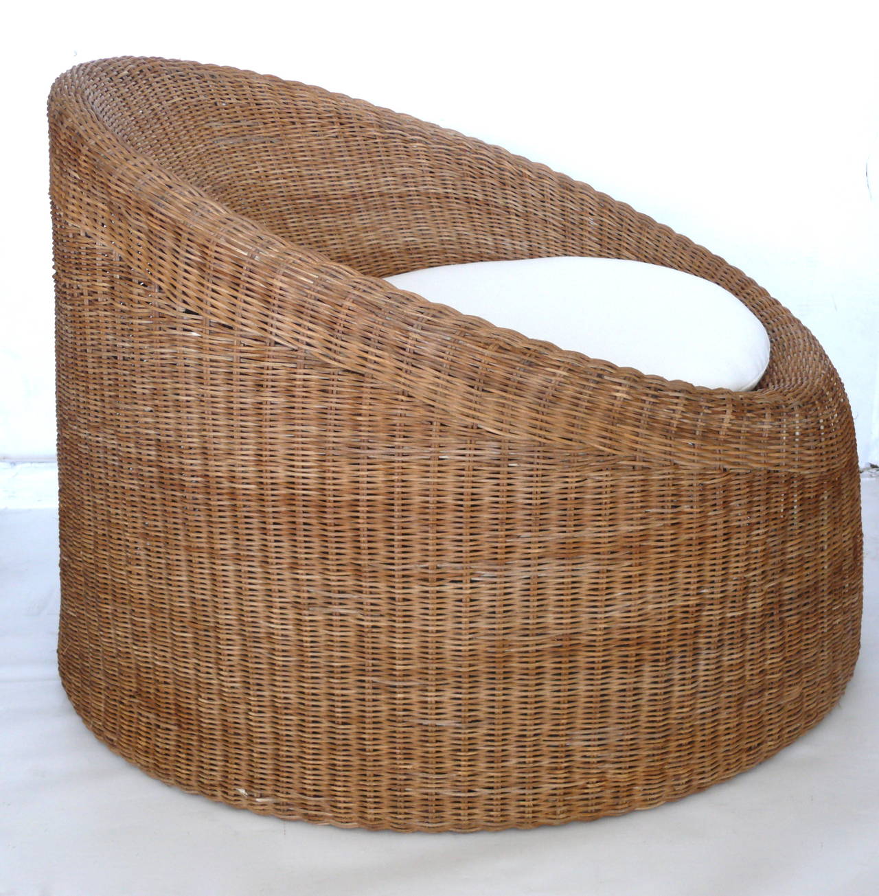 Pair of Wicker Chairs by Eero Aarnio In Excellent Condition In Beverly Hills, CA