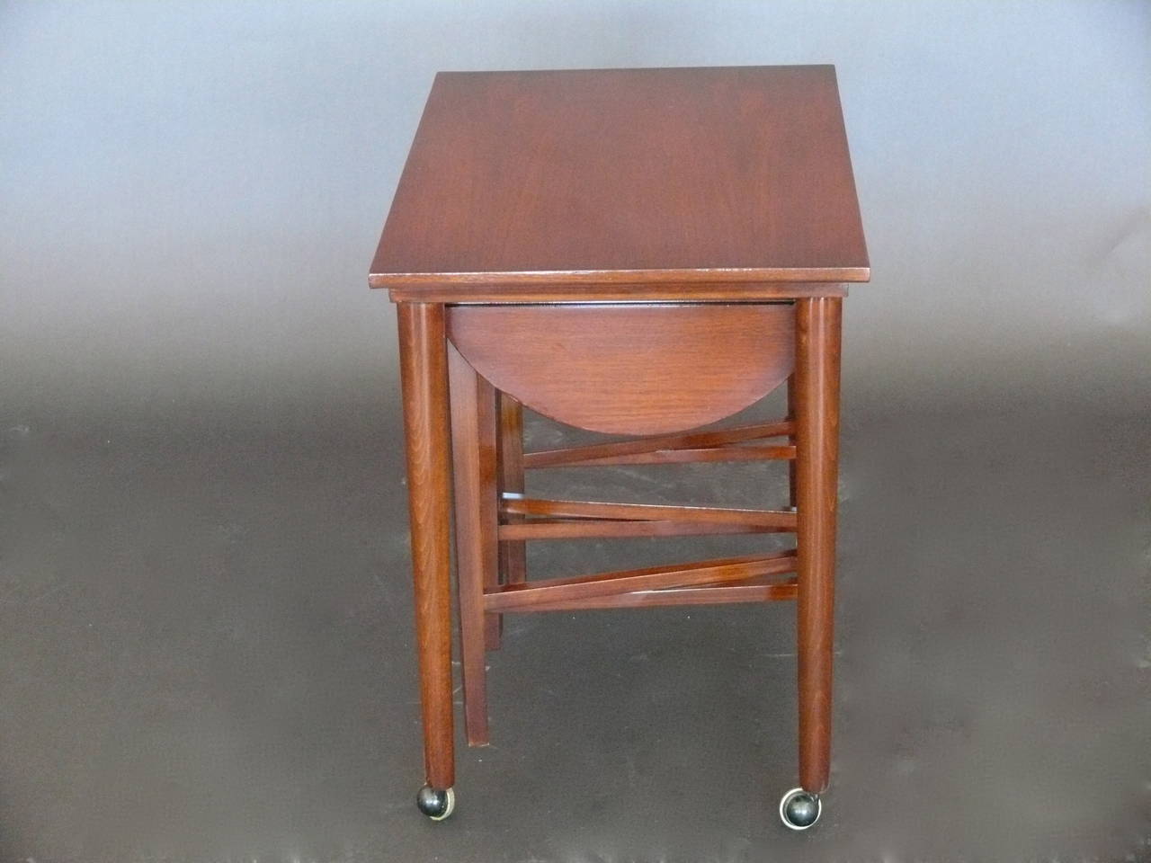 Walnut Nesting Tables In Excellent Condition In Beverly Hills, CA
