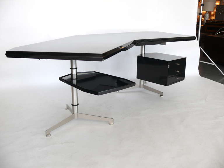 Large Boomerang Desk by Osvaldo Borsani for Techno Milano 3