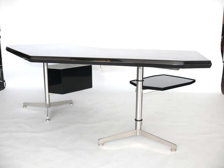 Italian Large Boomerang Desk by Osvaldo Borsani for Techno Milano