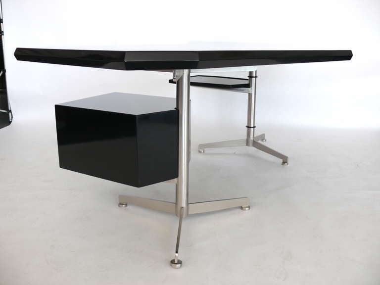 Large Boomerang Desk by Osvaldo Borsani for Techno Milano In Excellent Condition In Beverly Hills, CA
