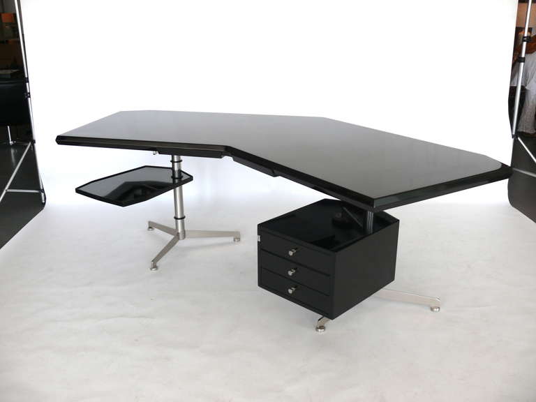 Mid-20th Century Large Boomerang Desk by Osvaldo Borsani for Techno Milano