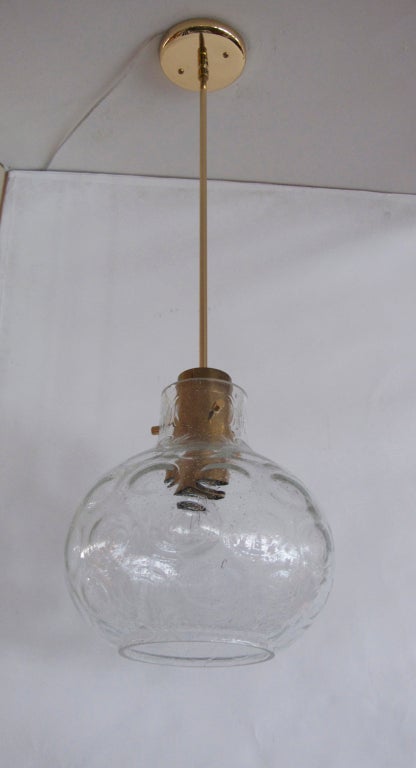 Petite suspension globe en verre en vente 3