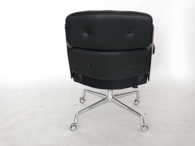 Eames Time Life Chair In Excellent Condition In Beverly Hills, CA