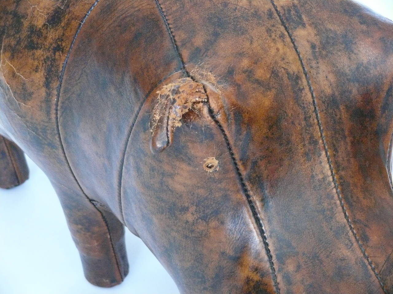 Leather Hippo by Omersa 3
