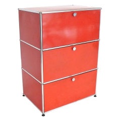 Armadietto Fritz Haller rosso di Herman Miller