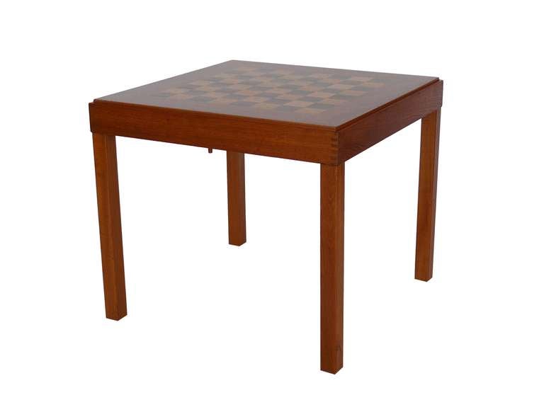 Handsome backgammon table made of solid walnut and oak by Skovby Moebler. Game board opens to reveal backgammon. Lid is reversible for chess/checkers board. Vintage game pieces. Original finish has beautiful light caramel color and grain. Fantastic