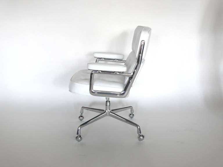 Eames Time Life Chair 1