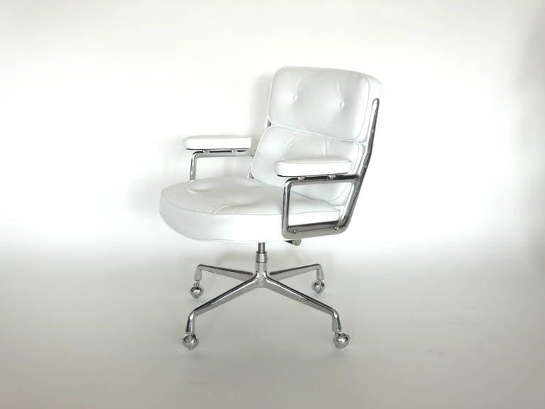 Eames Time Life Chair 2