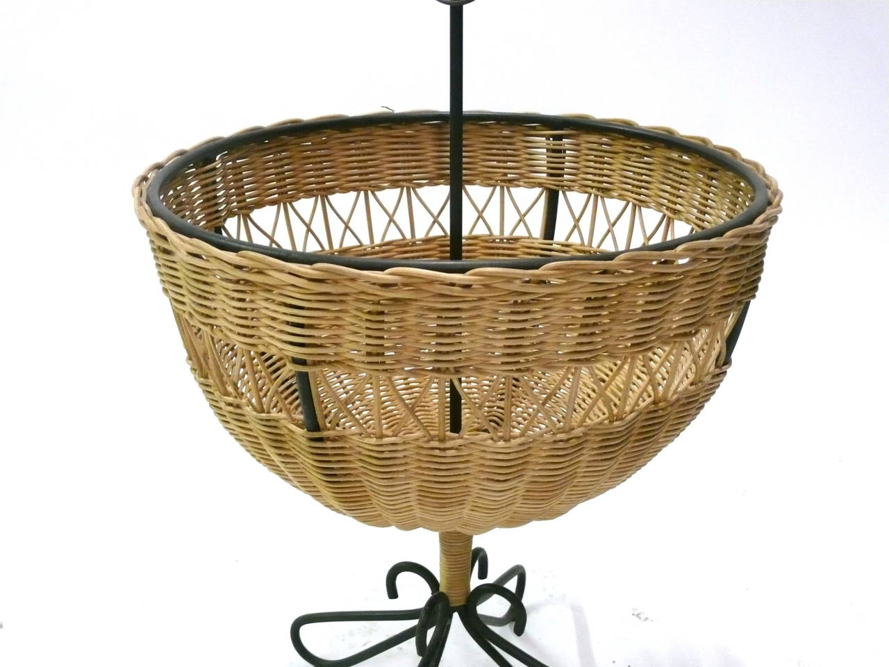 Fantastic Iron and woven wicker catch all. Wicker basket sits atop a unique metal base. Perfect, for blankets. Super functional. Excellent vintage condition.