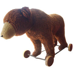 Adorable Petz Teddy Bear Mohair Pull Out Toy on Wheels:: Rare with Button (Ours en peluche en poils d'animaux)