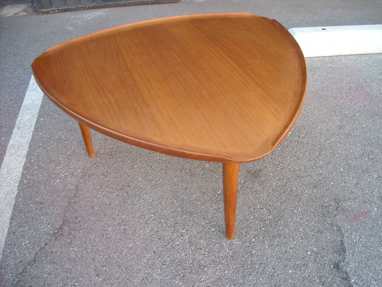 Very nice and elegant Danish modern coffee table.