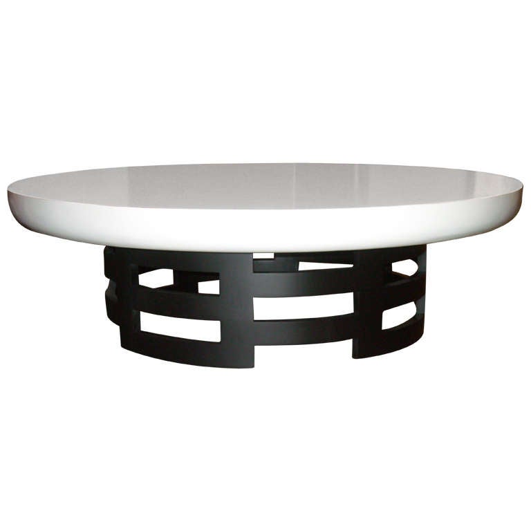 Kittinger Round Cocktail / Coffee Table. at 1stDibs
