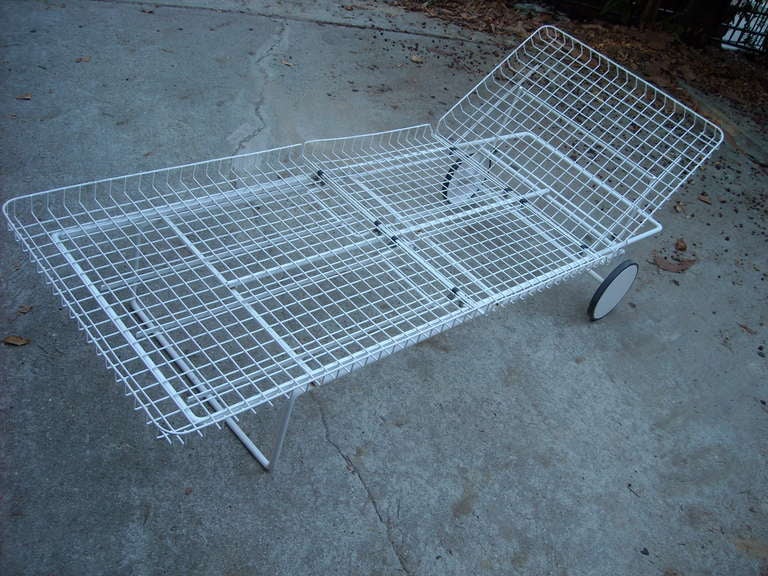 Richard Schultz Early Wire Chaise Lounge for Knoll Patio Outdoor In Good Condition In Los Angeles, CA