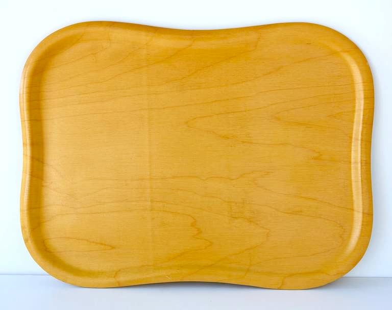 A Fincraft molded plywood tray, designed in the 1950s by Tapio Wirkkala for Soinne et Kni, Helsinki. Soinne was the same company which produced the famous sculptural dishes and bowls which Wirkkala designed out of aircraft plywood, laminated into
