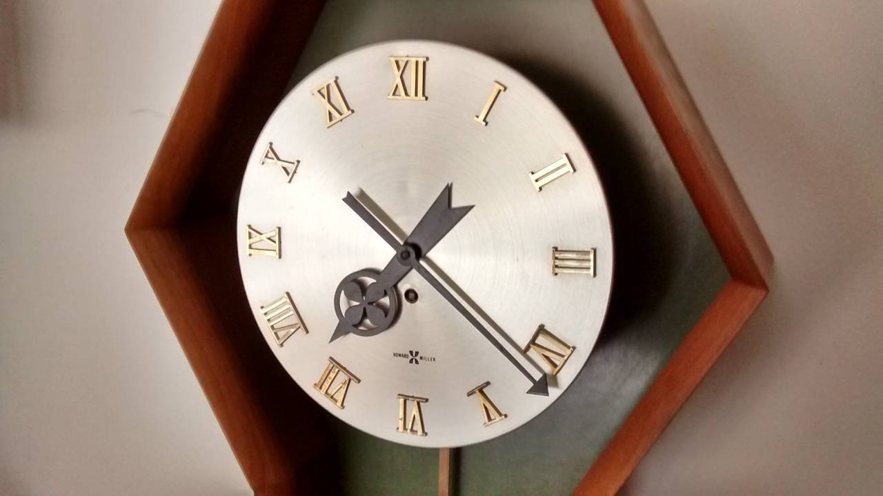 Wall Mounted Pendulum Clock by George Nelson for Howard Miller In Excellent Condition For Sale In Southfield, MI