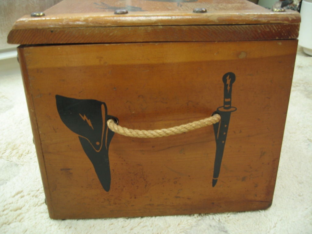 Rope Rare Strand Toy Chest With Space Age Graphics