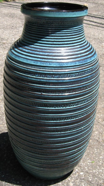 Superb blue/turquoise ringed Carstens vase, measuring an impressive 20